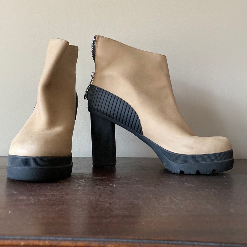 SOREL BOOTS!